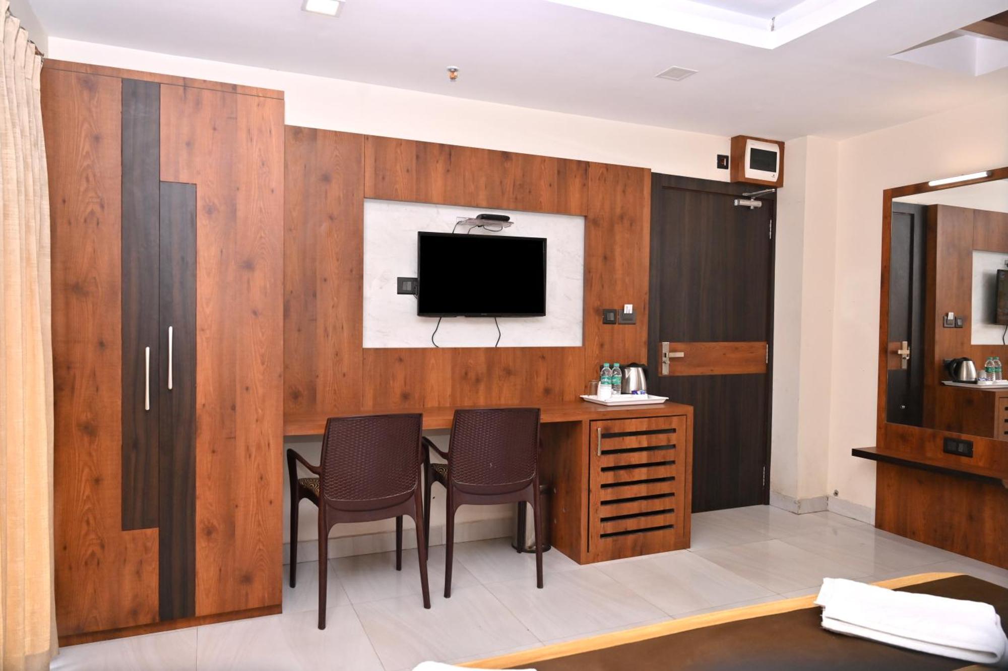 Hotel Silver Land New Digha With Rooftop Pool ภายนอก รูปภาพ